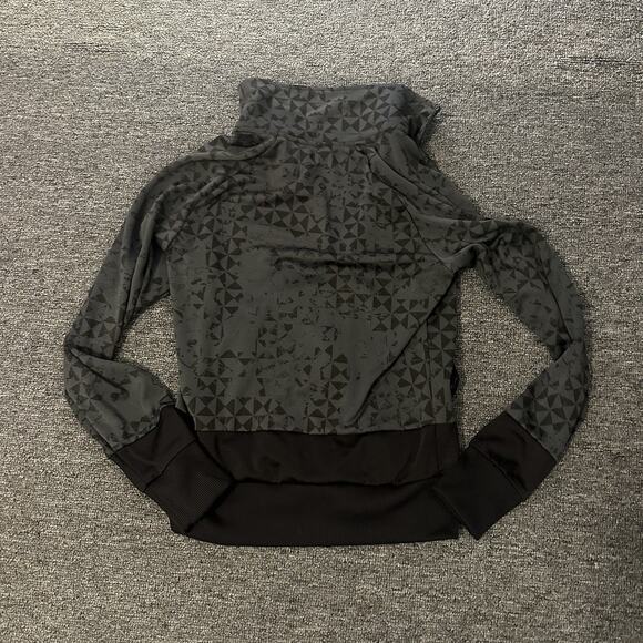 Puma Gray and Black Zippered Track Jacket Size Medium - Picture 3 of 3